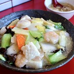 中華飯店 - 海鮮炒麺(海鮮あんかけ焼きそば) 1,350円
