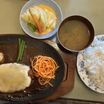 ハンバーグ支倉 - 料理写真:チーズハンバーグ定食(ライス大盛り)