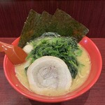 横浜家系ラーメン 赤家 - ほうれん草をトッピングしたラーメン('24/02/09)