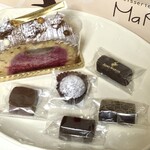 マ・プリエール - ショコラは箱入りじゃなくてもバラバラで買えます。一個ずつ丁寧に包んでくれます。どれも美味しそうで毎度めっちゃ悩むんだよね〜