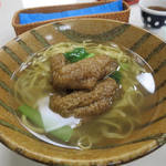 徳記 - 鶏翅伊府麺（手羽先の煮込み入り汁麺）