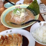 千成らーめん - 味噌ラーメンと餃子セット