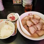 喜多方ラーメン 坂内 - 全体図。