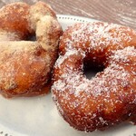 アグネスポーチュギーズベイクショップ - マラサダ　黒糖￥250＆マラサダ　プレーン￥250