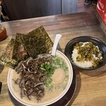 博多一丁 - 味玉ラーメン海苔、キクラゲトッピング　と白ごはん高菜のせ