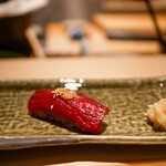 赤坂 鮨 天ぷら 祇園いわい - 漬けマグロ ごまと柚子胡椒