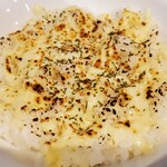 アルセントロ - 〆炙りリゾット¥250
            名前はリゾットだが、ラーメンの残りのスープに投入して初めてチーズ•リゾット（風）に