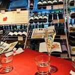 スペインクラブ 銀座 - 辛口のCava（スペイン産スパークリングワイン）で乾杯！