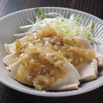 Steamed chicken with green onion salt sauce