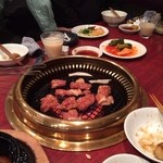焼肉亭ソウル園 - 肉焼いています。