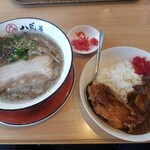 Menshou Yamuya - 黒豚骨ラーメン＆ミニザンギカレー（税込700+250円）