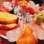 Shintou Zushi - （※写真5）海鮮丼（斜め上から　別アングル）