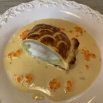 ラトリエ・ド・ギニョール・エ・マデロン - お魚は真鯛からススキに変更されたキャベツ、帆立ムースのパイ包み♪