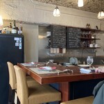 ラトリエ・ド・ギニョール・エ・マデロン - カウンター中心のお店♪