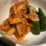 特選銘柄和牛 焼肉牛亭 五反田店 - キムチ盛り合わせ