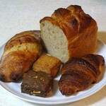 TENERA BREAD&MEALS - 塩バターバゲット、イタリア山食パン1/2、クロワッサン、スコーン プレーン、スコーン ほうじ茶チャイ