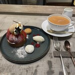 French Restaurant ensia - 2種のいちごのタルトプレート＆ミルクティー