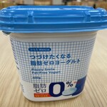 ウエルシア - ウエルシアブランド名のつづけたくなる脂肪ゼロヨーグルト127円。