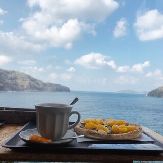 海を見下ろすカフェ_1