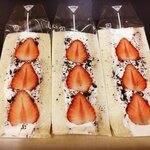 アイリスラーメン - イチゴサンド(クッキーアンドクリーム)