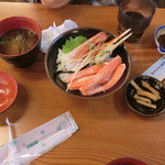 Kaisen Daining Udon - 海鮮丼ミニ、エビ・カニです。