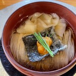 Chuukasoba Narugami Shokudou - 河豚と生雲丹の中華蕎麦¥1650、麺もスープもめちゃくちゃ美味い。海苔の天ぷらの上に載せた雲丹、甘く無臭で、初めて食べた味。美味い‼️