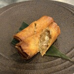 Bisutoro Chaina Mikan - 本ずわい蟹とフカヒレの春巻き