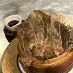 ビストロチャイナ 蜜柑 - 三重 うなぎ もち米 はすの葉包み蒸し