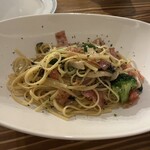 Restaurant pinocchio - リングイネ ベーコンと野菜のペペロンチーノ