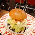 The Pike Brewing Restaurant & Craft Beer Bar - 海老アボガドバーガー　2,200円
                        