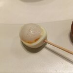 Nerua - 料理写真:厨房で食べたアミューズ
