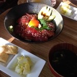 稲村ヶ崎食堂 - 海沿いの食堂！！
三崎まぐろのユッケ丼！！