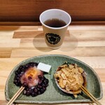 CHAYA 松緒 - 餅だんご選べる2個セットとほうじ茶　810円