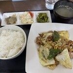 大衆中華 珍萬 - 日替わり定食　豚肉とキャベツの広東風炒め850