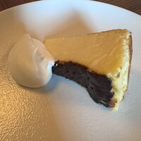 MAIN DINING sereno(THE MARK GRAND HOTEL) - バスク風チーズケーキ