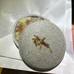 隼 - ・殷雷　最中の生地　アヒルの丸焼き　スペインのキャンディー