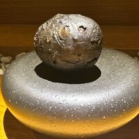 隼 - ・漆黒　五目揚げ餅　竹炭　北海道のバフンウニ　鷄腿肉　海老　秋田のいぶりがっこ