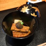 日本橋 鰻 伊勢定 蓮 - ■うざく　¥1.320
            こちらのうざくは絶品です！
            パプリカや椎茸も楽しめるのが嬉しい。
            