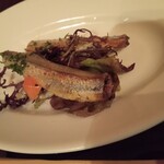 トロス スペイン グリルバル - シシャモのスモークオイル漬け取り分け