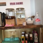 シャイン食堂 - セルフの水・お茶