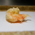 日本橋 蕎ノ字 - 背開きした海老。味が変わってまたこれもいい。