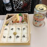 ハナガタヤ - シウマイ弁当と缶ビール②