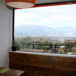 イルポッジョ - テーブル席から景色を眺めながら食べる素敵な空間