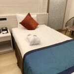 Hoteru Burizu Beima Rina - ホテルのベッドもブルーと白ですね！