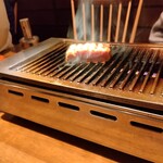 焼うお いし川 - まず大トロを贅沢に最初から焼いてもらいます