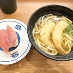 Muten Kurazushi - ふり塩熟成中とろ一貫、えび天うどん