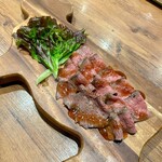 肉食家さんのハンバーグ にくきゅうグリル - 黒毛和牛ローストビーフ