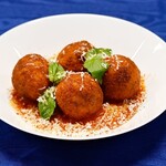 卡西奧卡瓦洛起司和番茄炸炸肉餅“Arancini”