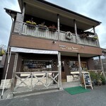 Mompesheminin - 素敵なお店です。２階が飲食スペースです。