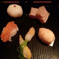 山城屋庄蔵 - 八寸：淡雪つばき・合鴨松風・ミニ大根唐墨・干し柿寿司・海老芋コロッケ　トリュフ塩